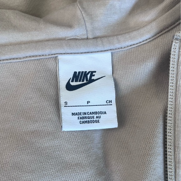 Nike Relaxed Fit Cropped Cream Tan Flare Sleeve Full Zip Lightweight Hoodie - Picture 12 of 12
